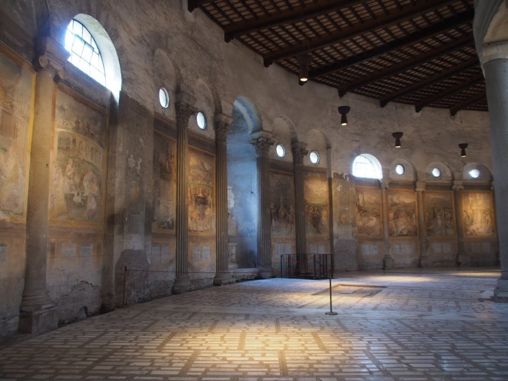 Необычные росписи в церкви Santo Stefano Rotondo в Риме