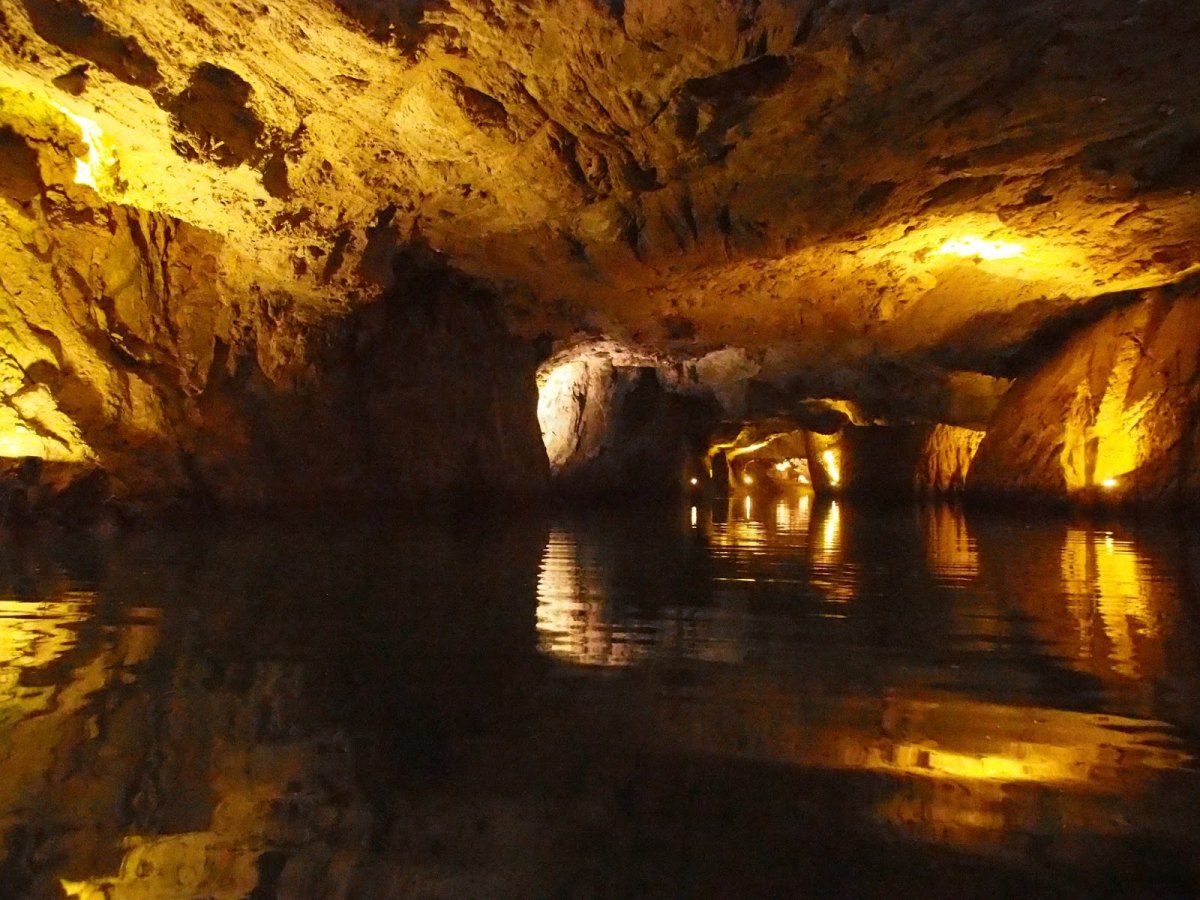 Самое большое подземное озеро в Европе