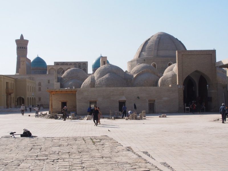 Узбекистан. Медресе и торговые купола Бухары